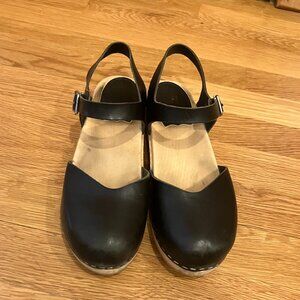 Swedish Hasbeens Black Closed Toe Mary Jane Clog
